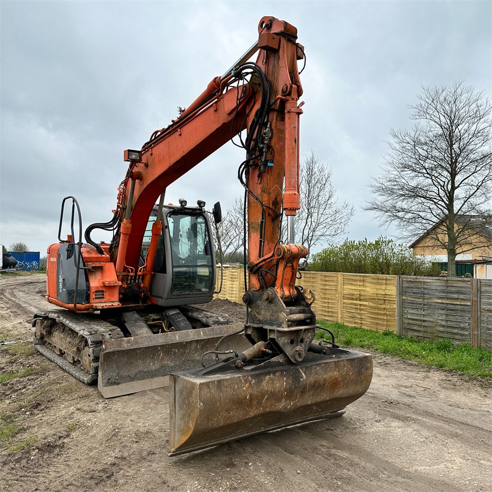 Hitachi ZX135 US - 14 ton - Road liners, year 2005 - Fymas Auctions